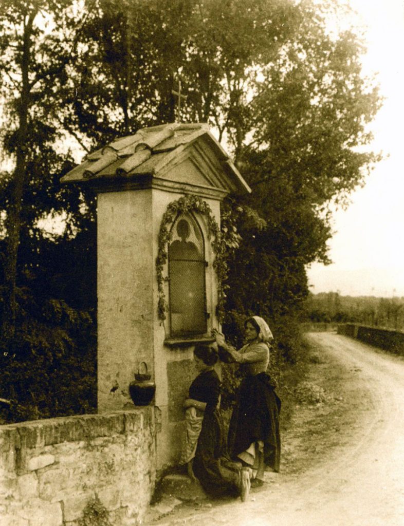In-preghiera-al-tabernacolo-detto-di-Dorino-1904