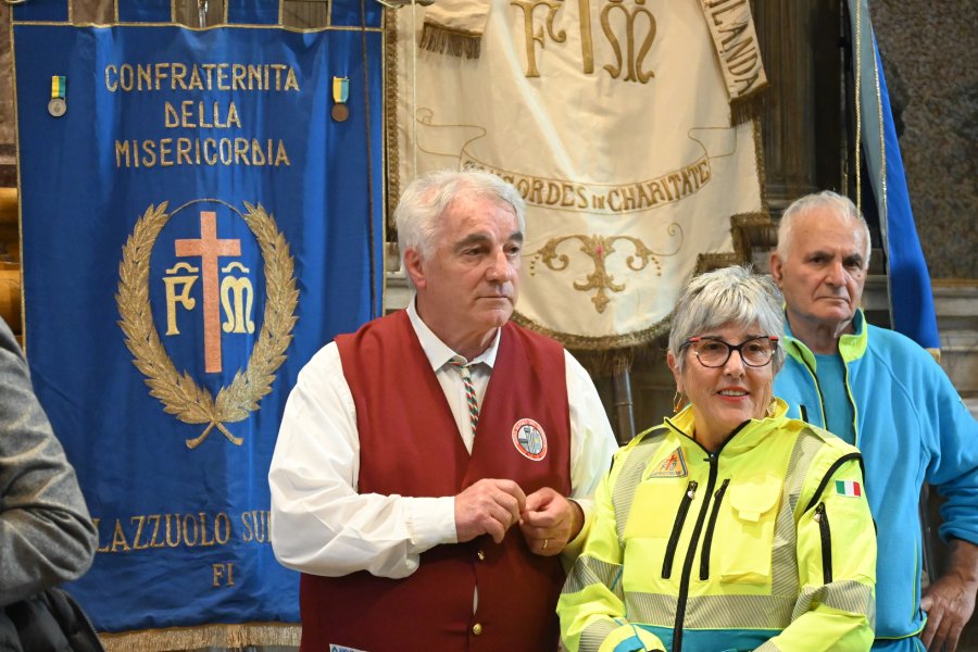 Claudio Corbatti, ex-governatore della Misericordia di Firenzuola, con Carla Pieri, governatore della Misericordia di Palazzuolo sul Senio