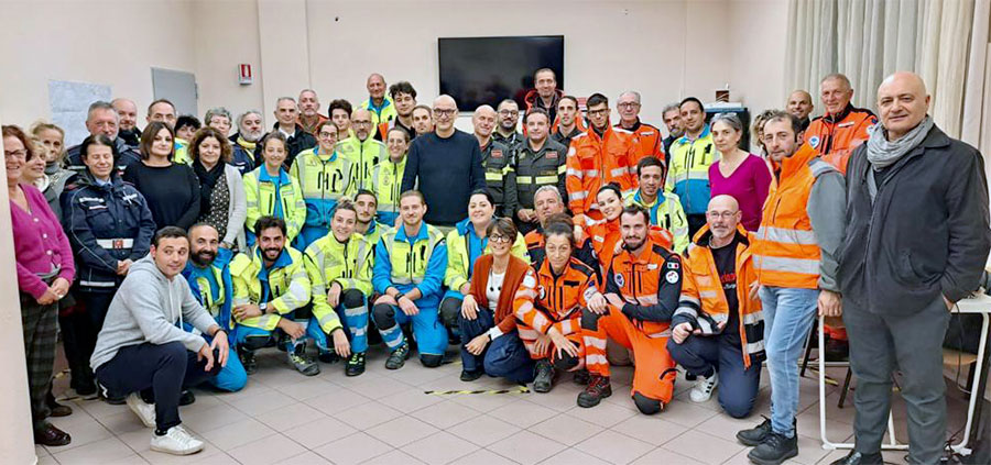 Una foto di gruppo dei volontari della Misericordia di Barberino di Mugello. Foto di archivio