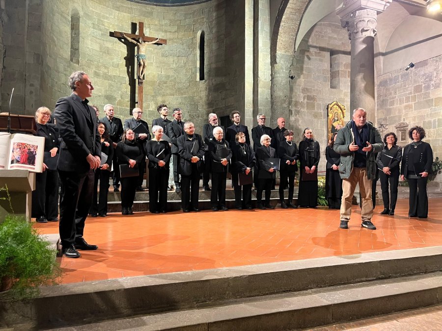 La Corale Santa Cecilia 1909, a destra Stefano Tagliaferri