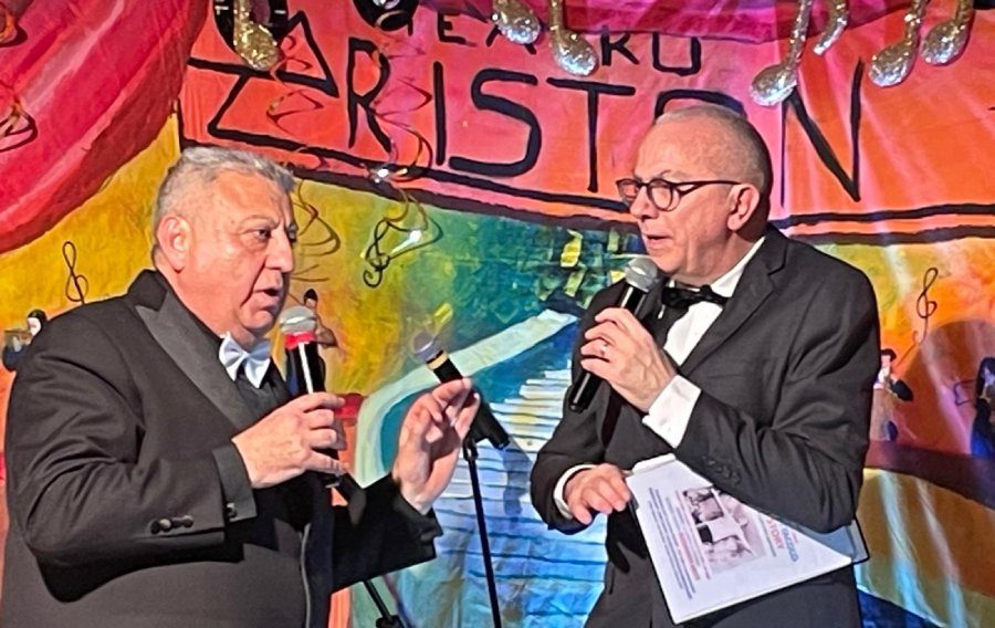 Sauro Brandini e Alessandro Masti sul "palco" dell'Ariston a San Piero a Sieve