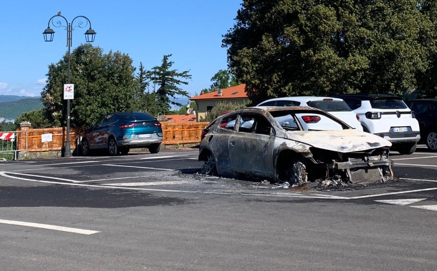 L'auto bruciata