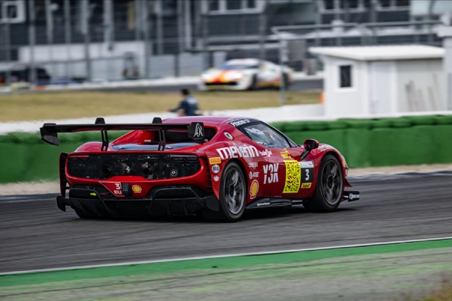 La Ferrari di Mugelli in pista