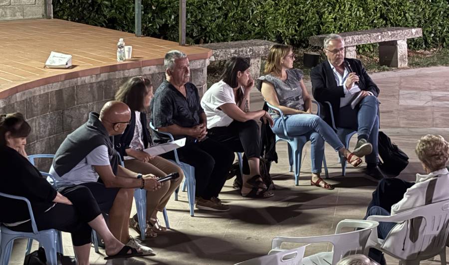 Da sinistra i membti della consulta, il Consigliere Barbugli, l'assessore Boni, il vicesindaco Silvia Notaro e il sindaco Leonardo Romagnoli