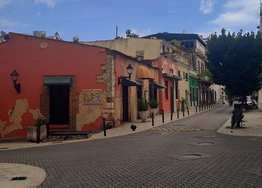 Una via del centro coloniale