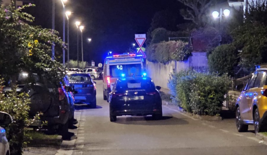 Un momento dei soccorsi, purtroppo inutili