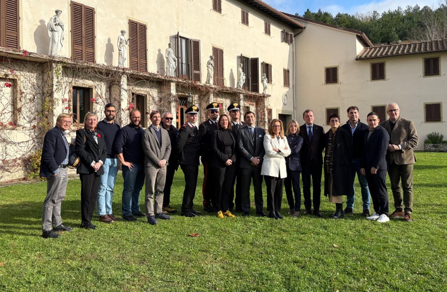 Il gruppo fuori dalla villa