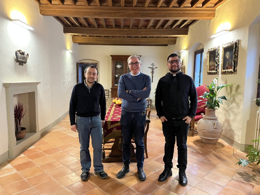 I tre sacerdoti nel salone