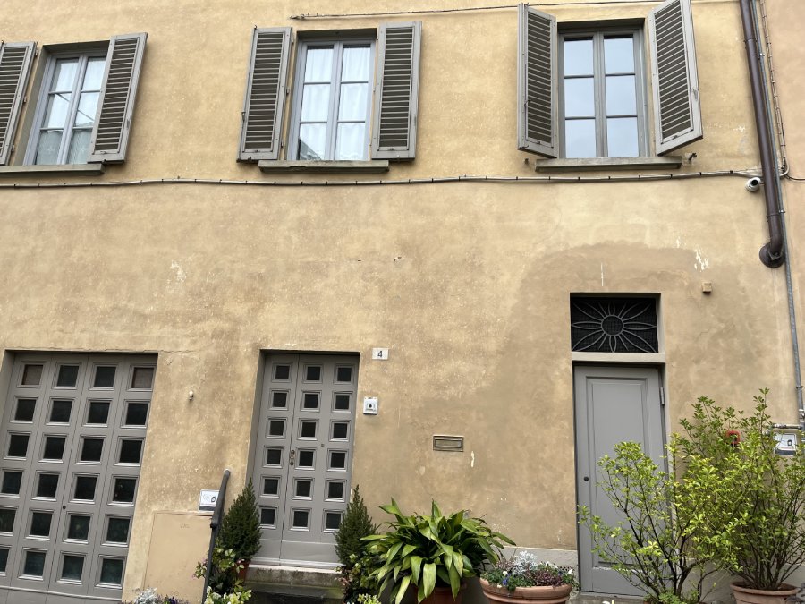 L'esterno della canonica