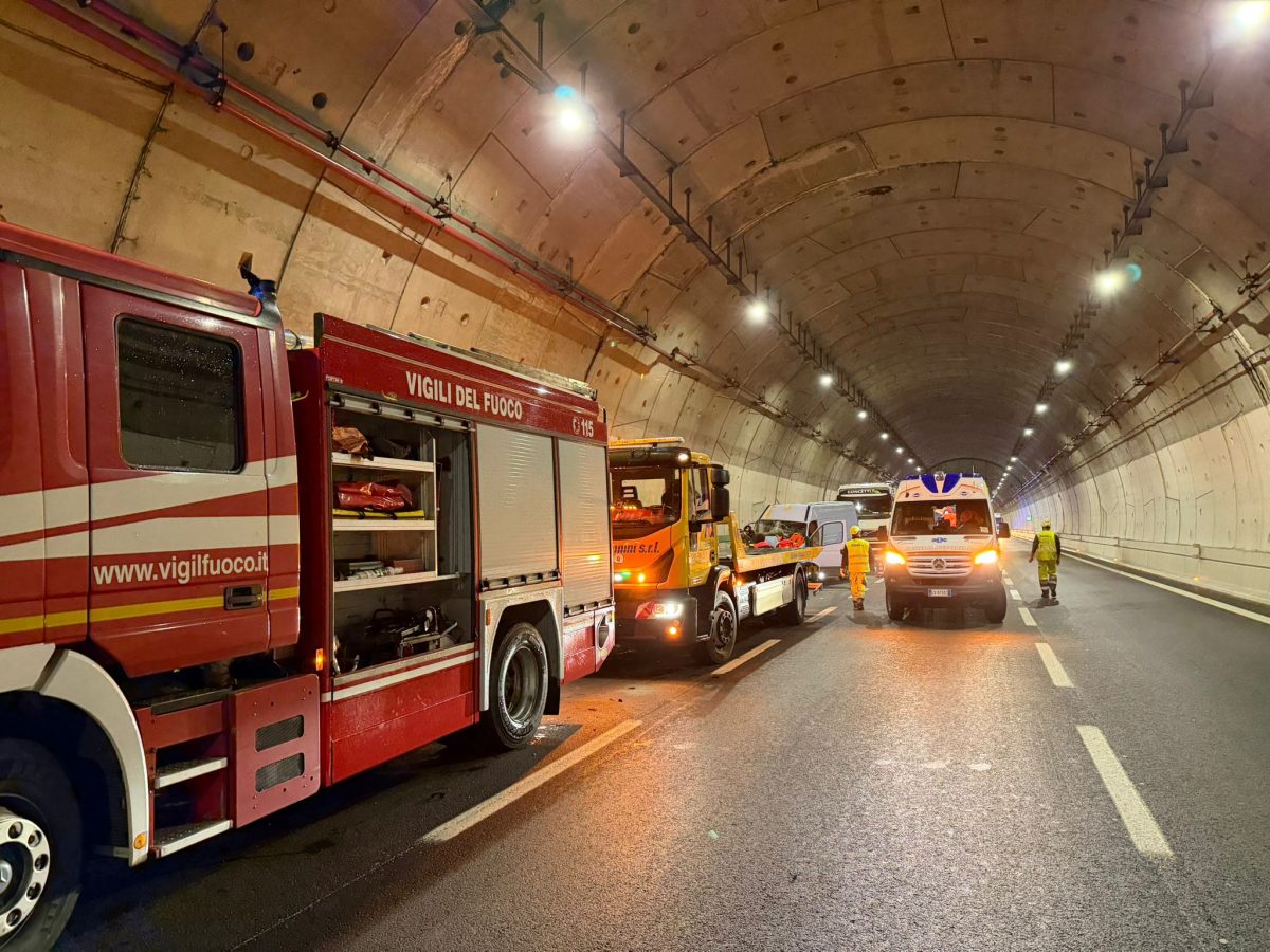 Tamponamento in galleria, disagi al traffico in A1 tra Barberino e ...