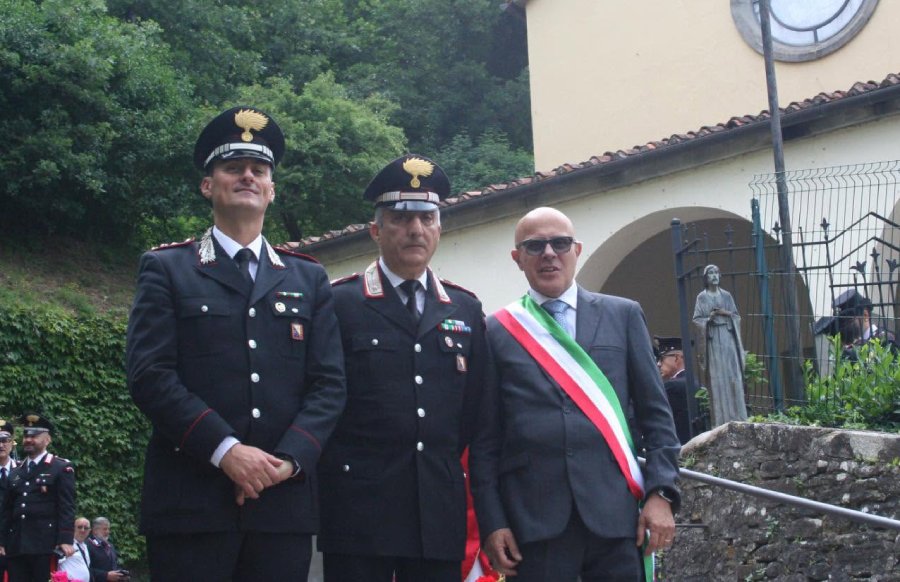 Da sinistra il comandante di Compagnia Capitano Francesco Ferrara, il luotenente Porfida e il sindaco Marco Bottino