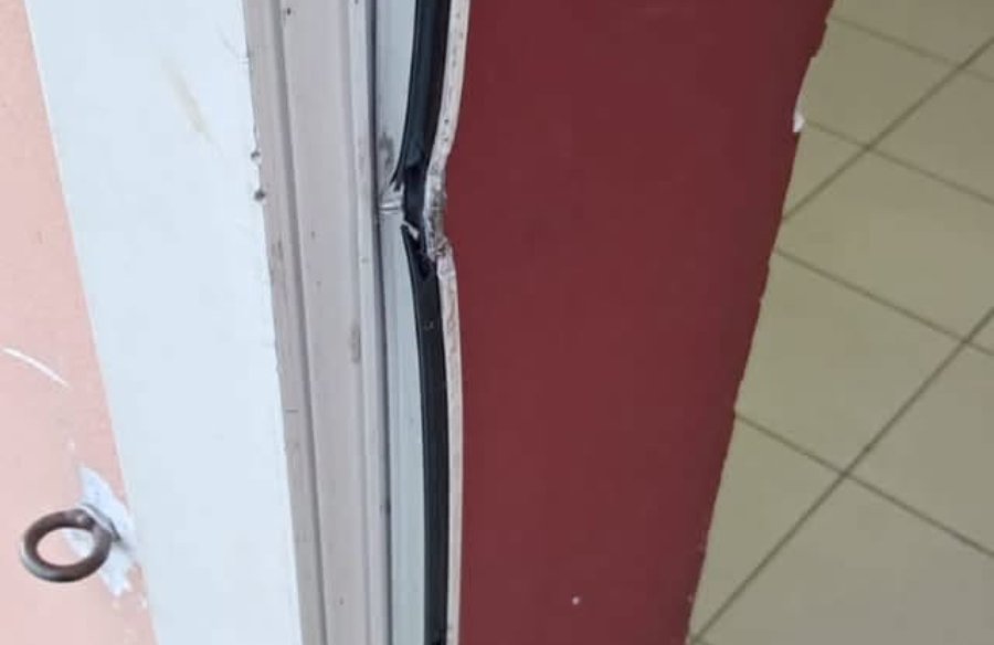 La porta forzata