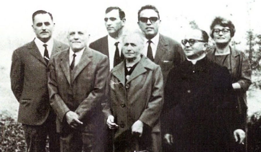 Nella foto, tra gli altri, Armando e Clementina Matti, Pietro e Dina Angeli