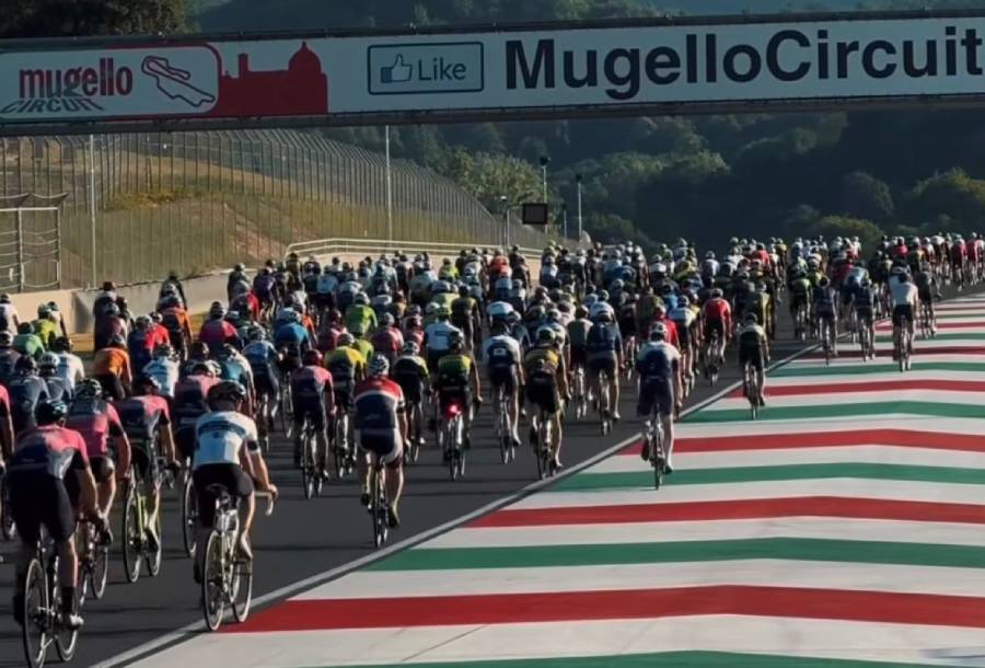 Una manifestazione ciclistica in autodromo