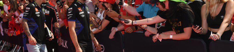 I piloti Yamaha Quartararo e Rins durante la Hero Walk