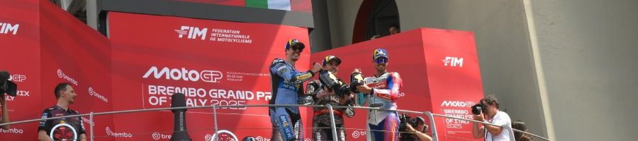 I piloti sul podio che festeggiano